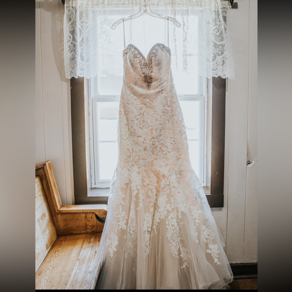 Size 14 allure wedding dress
